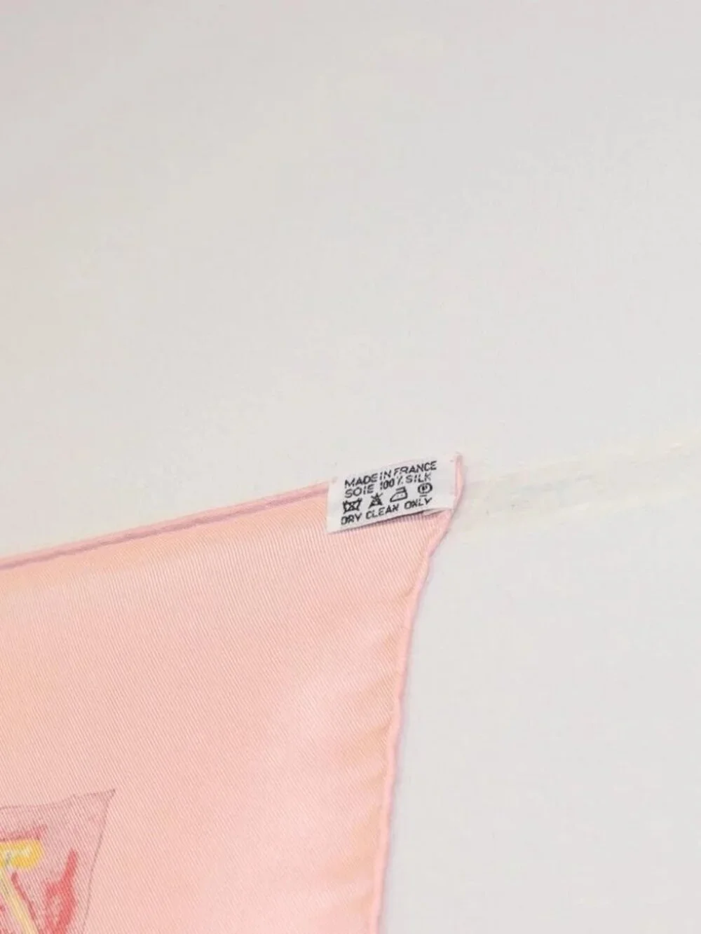 HERMES Carre 90 Scarf "Smiles in Third millenary" Silk Pink Auth - Picture 15 of 15